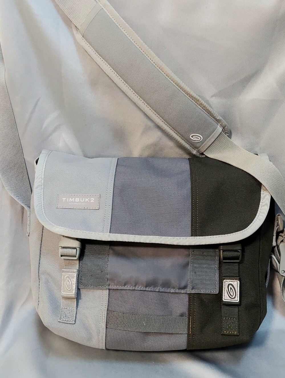 Timbuk2 Messenger Bag, Gray, Crossbody, Foldover Clip & Velcro Closures